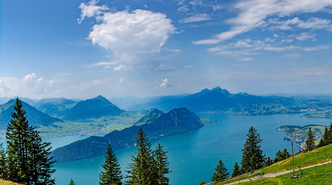 Vierwaldstädter See bei Luzern, Urlaub in der Schweiz mit AurumTours, Berge und Seen