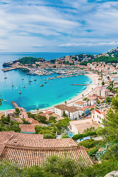 Porte de Soller, Palma Mallorca, Schöne Bucht mit Schiffen, blauem Wasser, Urlaub Mallorca