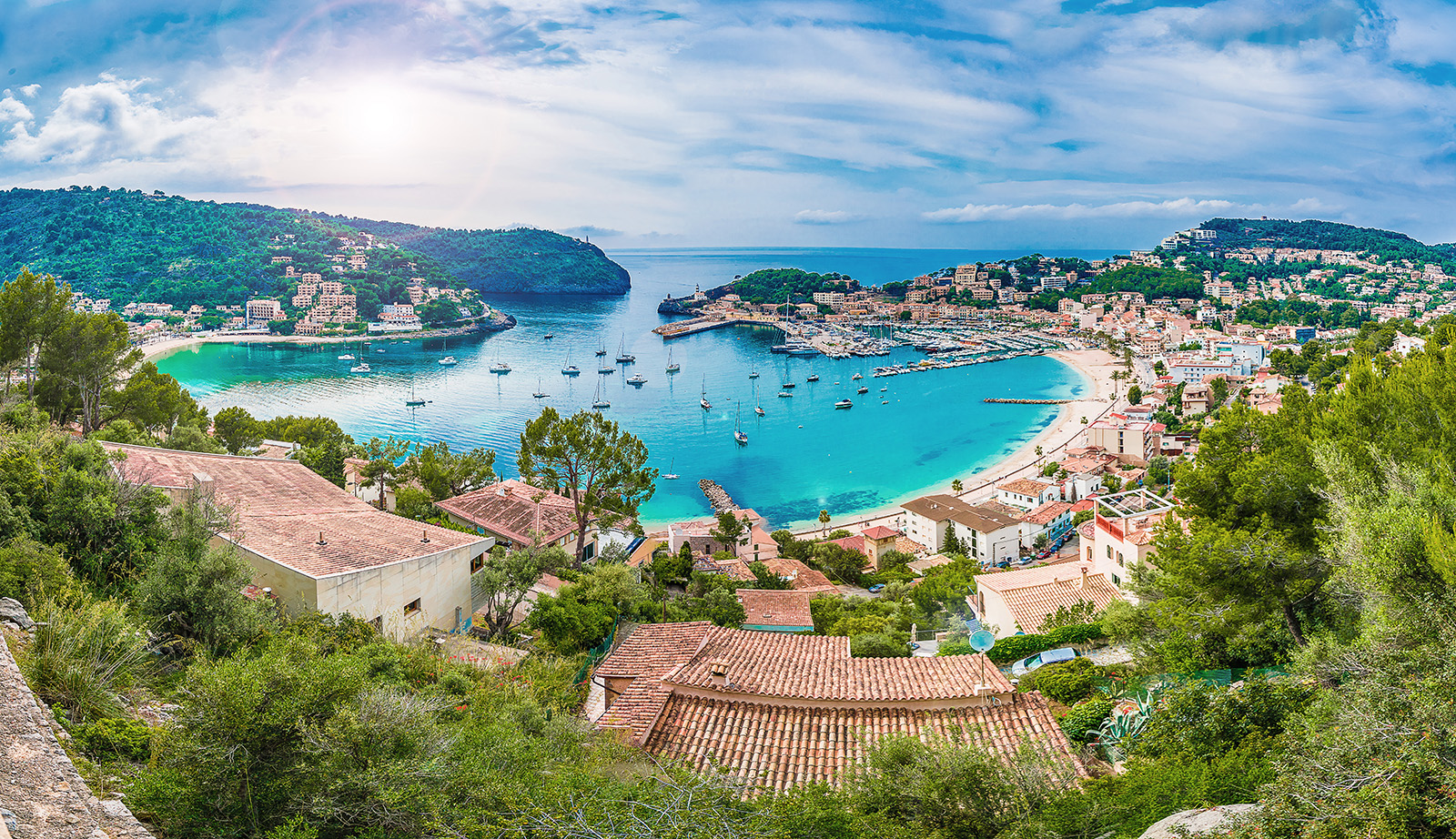 Porte de Soller, Palma Mallorca, Schöne Bucht mit Schiffen, blauem Wasser, Urlaub Mallorca