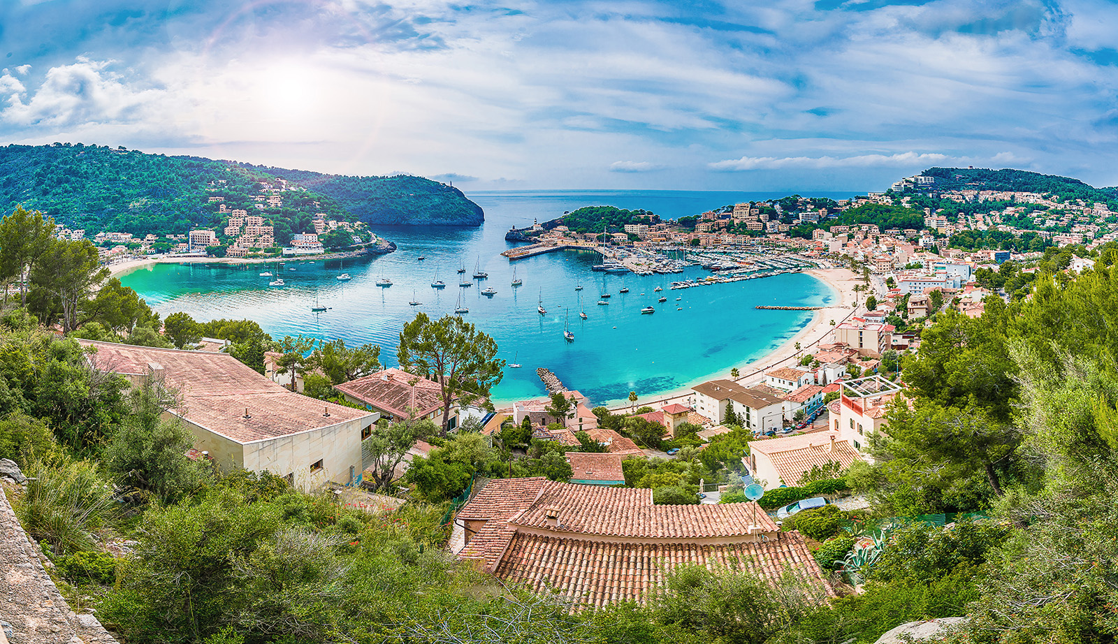 Porte de Soller, Palma Mallorca, Schöne Bucht mit Schiffen, blauem Wasser, Urlaub Mallorca