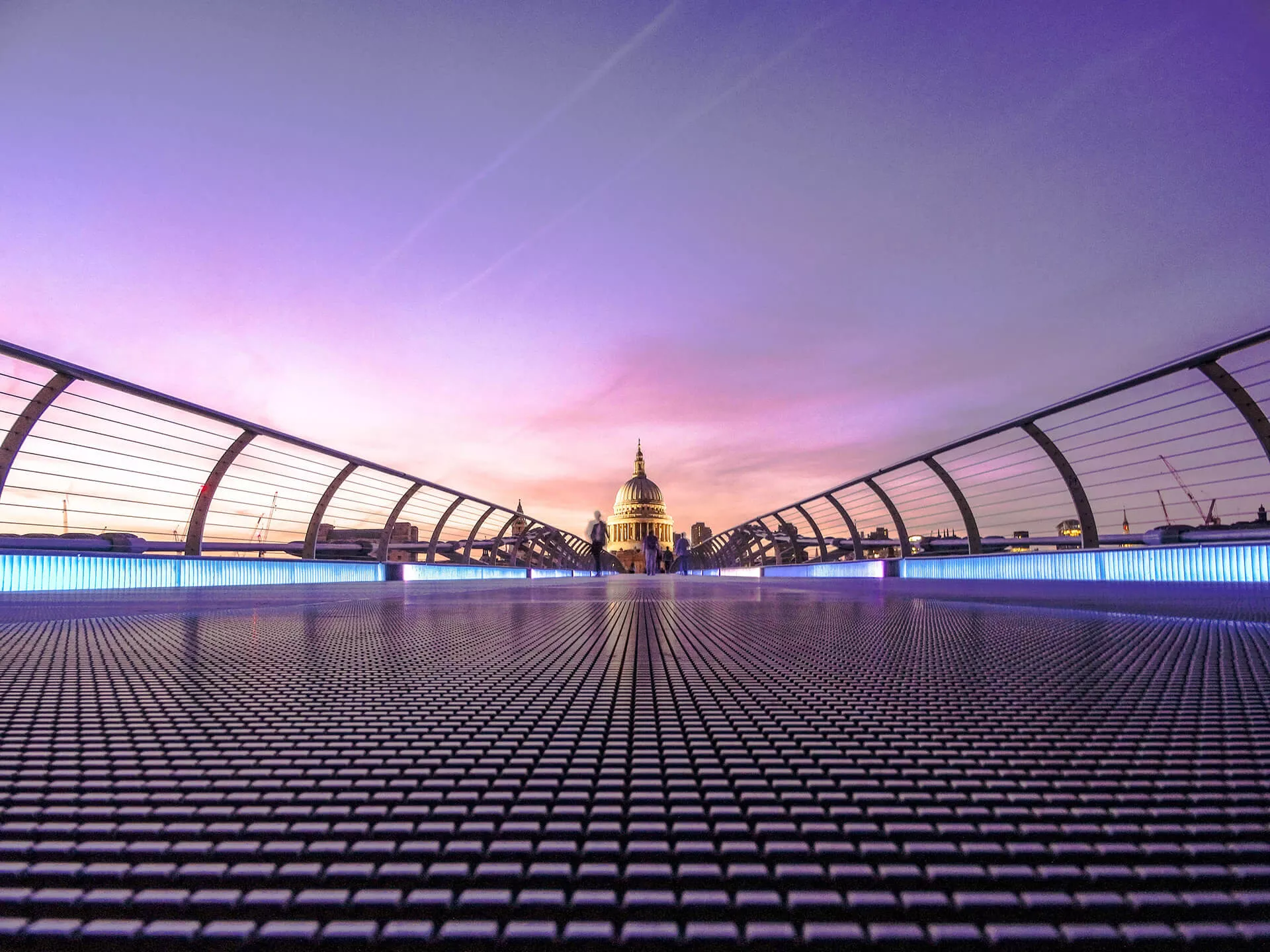 Millennium Bridge London mit Blick auf die city - Städtereise London 