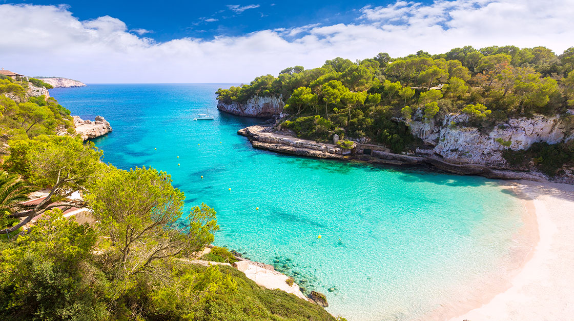 Mallorca Cala Llombards Santanyi beach Mallorca, Bucht mit kristallklarem Wasser