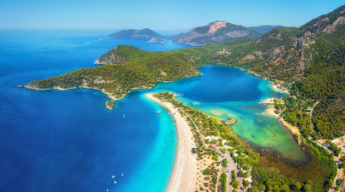 Blue Lagoon in Ölüdeniz, Türkei, Sandstrand, Lagune und blauer Himmel, Pauschalreise Türkei