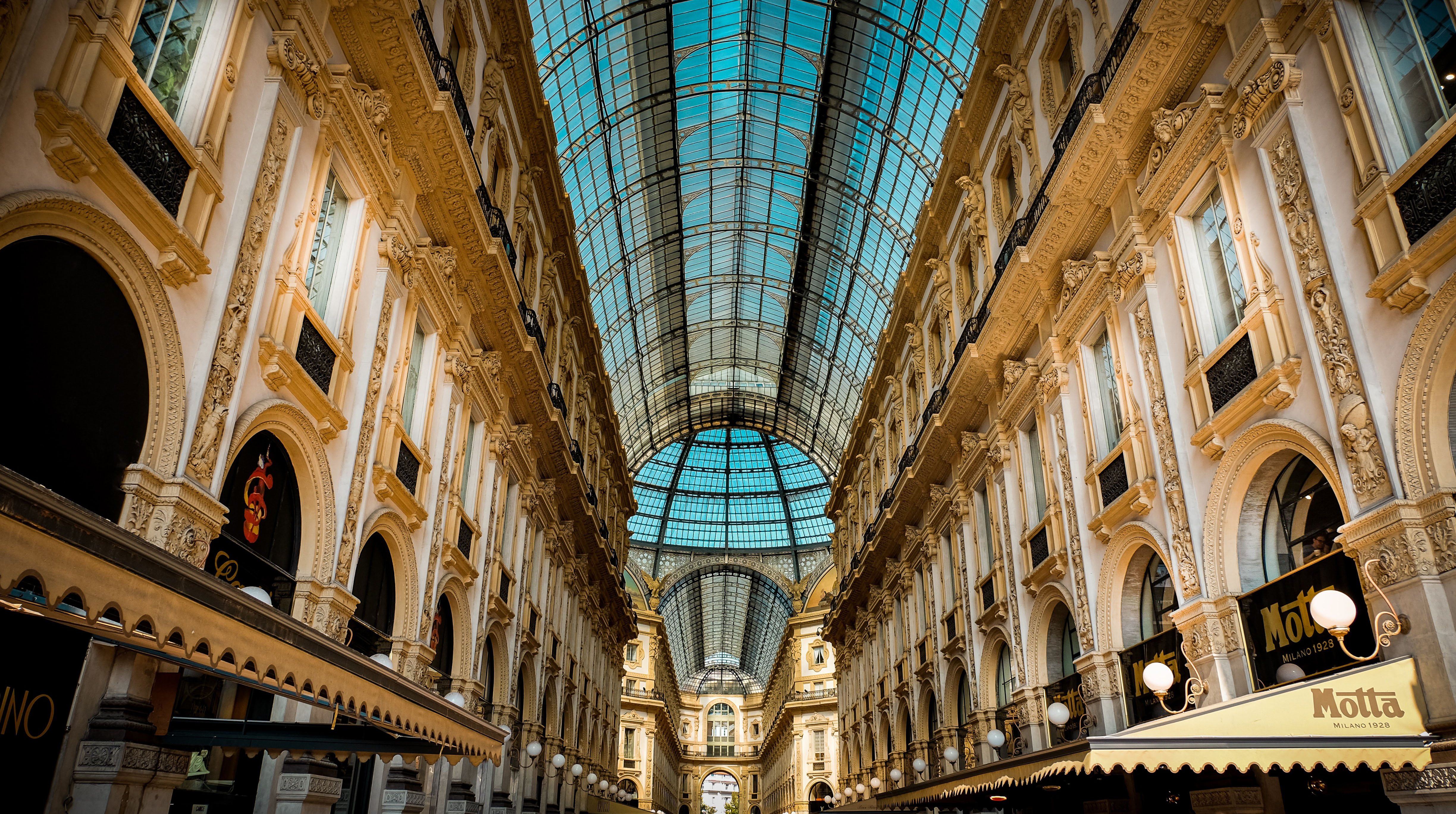 Galleria Vittorio Emanuelle II in Mailand, historische Einfkaufsgalerie im Zentrum der Stadt, Städtetrip nach Mailand